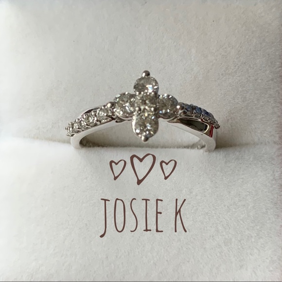 *Certified* 0.55ct 18K White Gold Diamond Ring - Picture 1 of 8